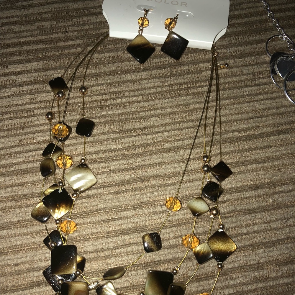 Necklace and earrings set